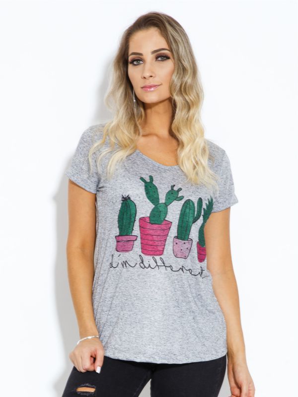 T-SHIRT I AM DIFFERENT